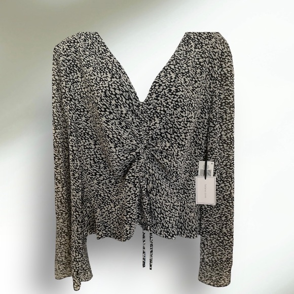 1.STATE Women’s Top Long Sleeve Adjustable Center Ruched V-Neck Top. - Picture 4 of 4